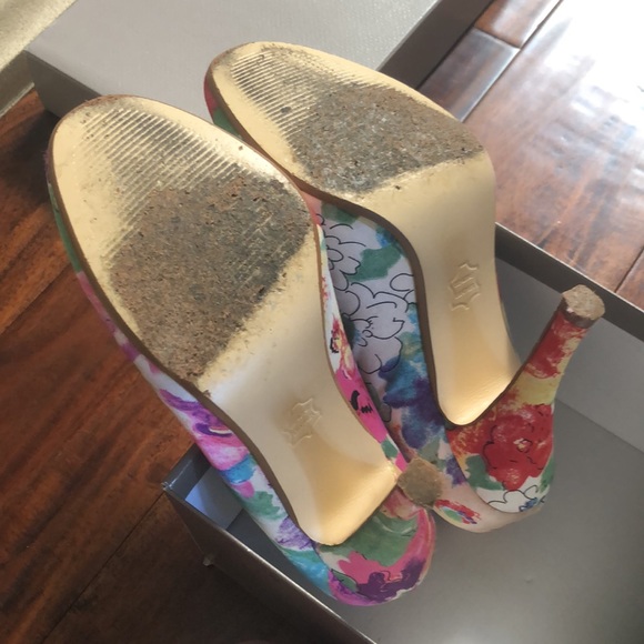 Steve Madden | Women's Floral pastel Heels - Picture 7 of 9